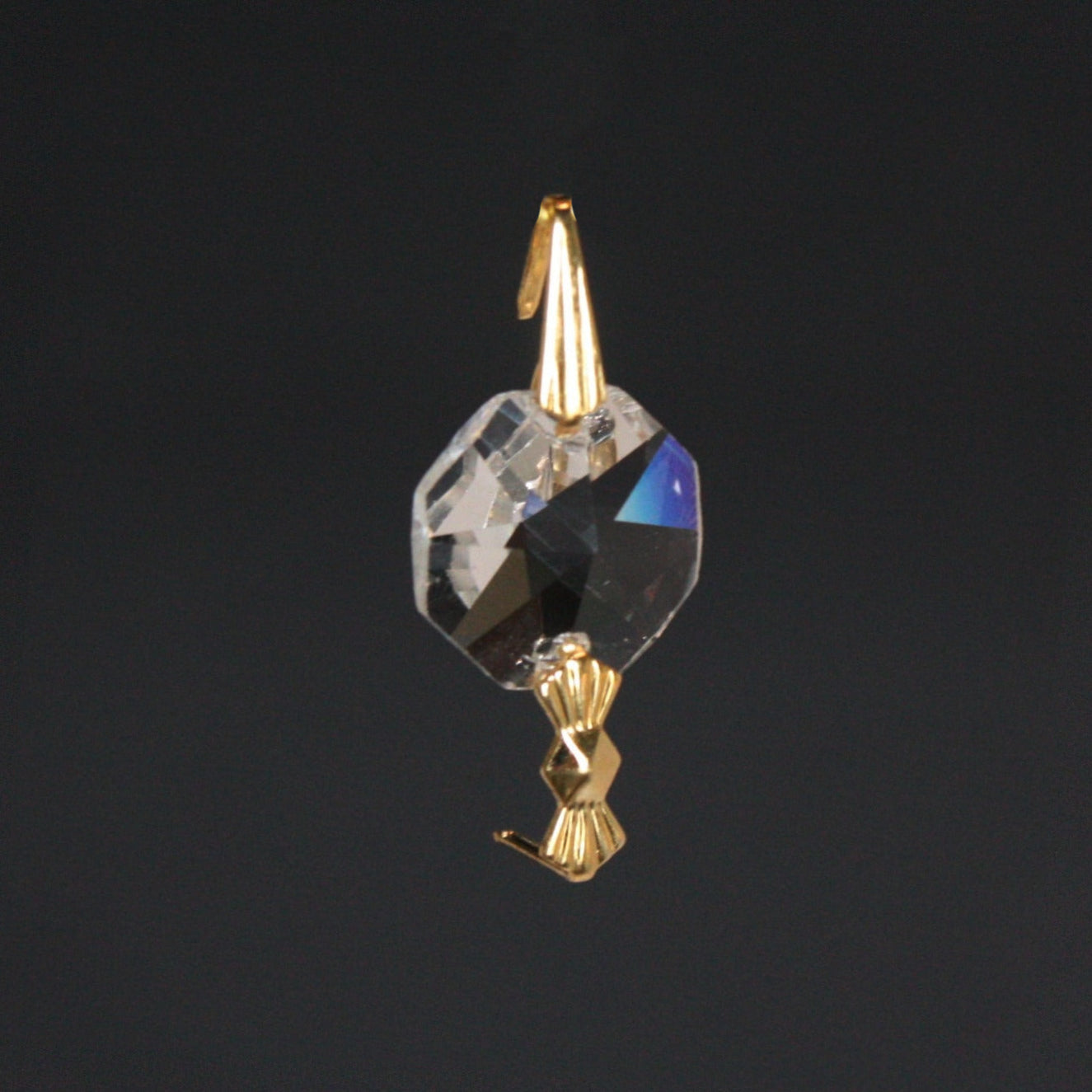 http://www.chandelierparts.com/cdn/shop/files/14mm-leaded-crystal-octagon-w-hanger-bow-tie.jpg?v=1689183370